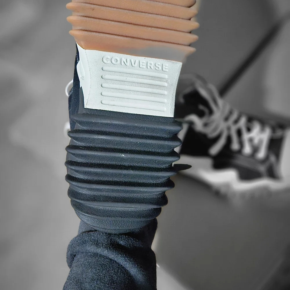 Converse Black and White High-Top Sneakers 8 Mens 9.5 Womens - Picture 5 of 8